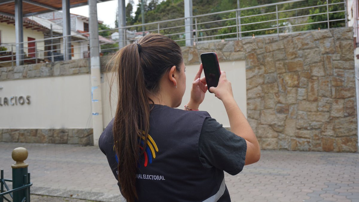 CNEAzuay's tweet photo. [BOLETÍN] 🗞️ En #Azuay funcionarios electorales controlan campaña anticipada de las #Elecciones2025Ec. 

Los detalles. 👉https://t.co/h1gX6QggYA 👈 https://t.co/2EukX0IgoQ