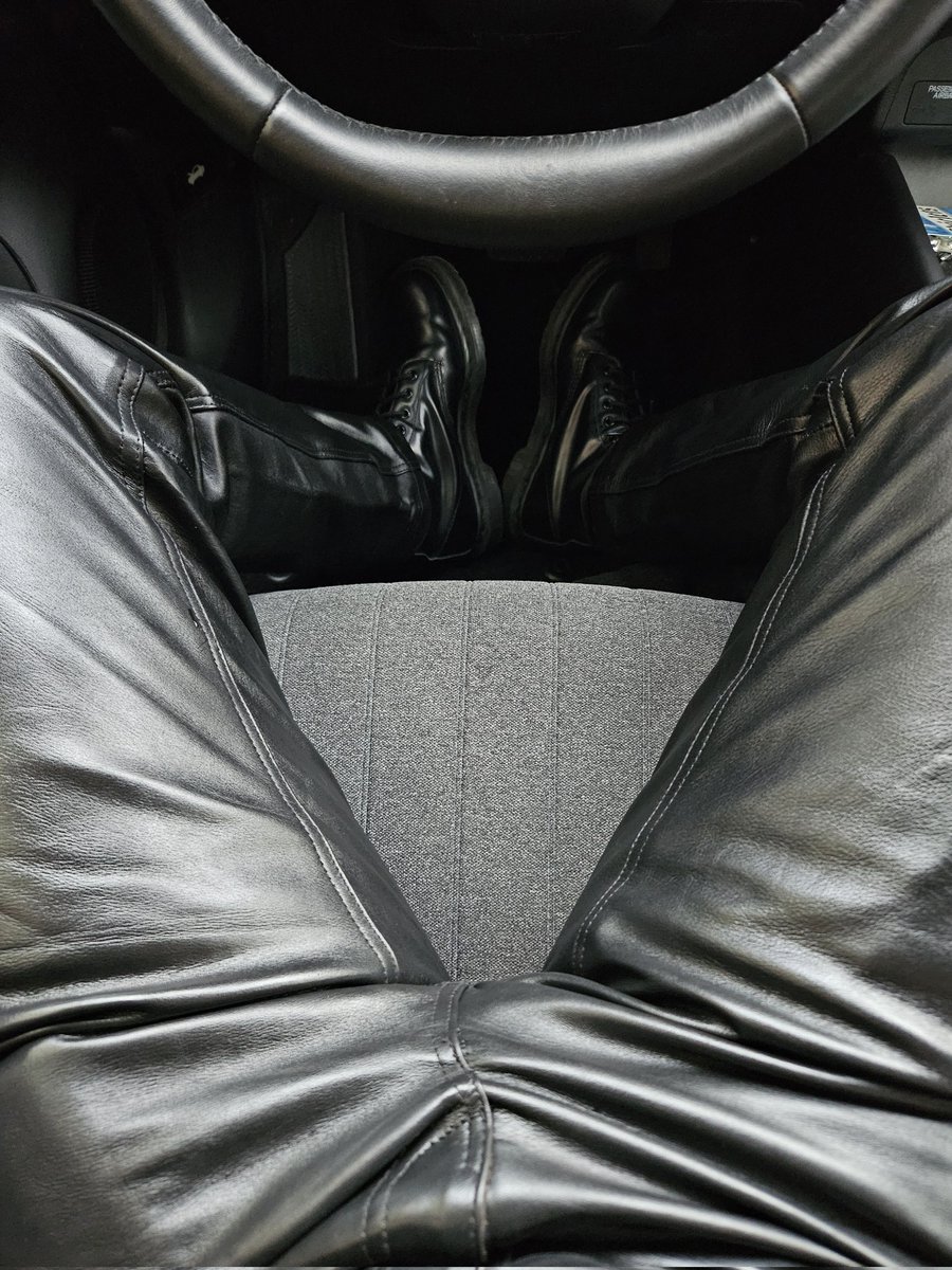 SummerLad_'s tweet photo. Some lucky boy will be soon licking those https://t.co/ySnQLFvwPs