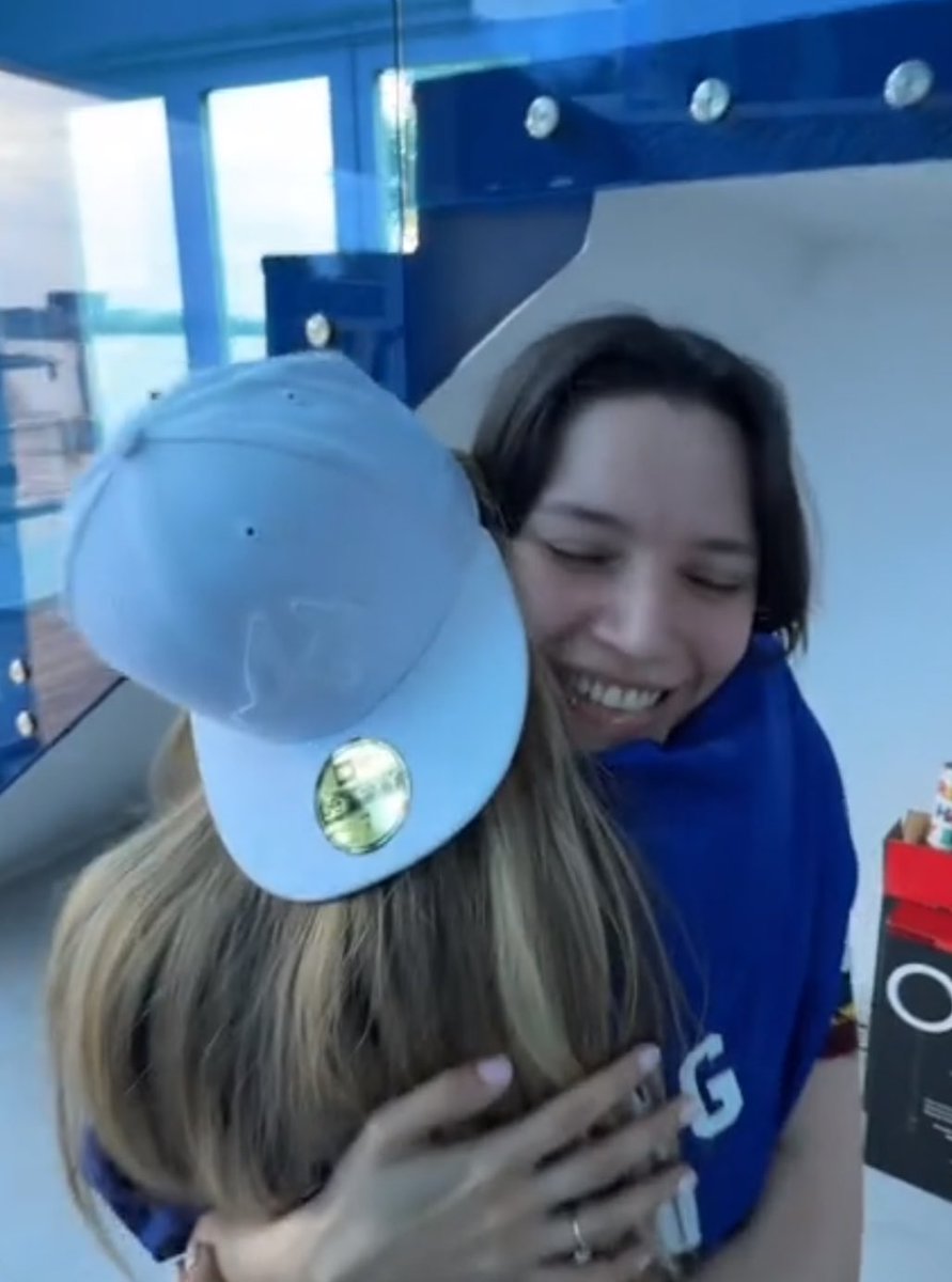 faithbrisa's tweet photo. MIRA LO QUE ES ESE JUNTE GRACIAS RAI Y ALEX POR HACERLO POSIBLE SE VIENEN LAS JIJEADAS MAS LARGAS https://t.co/y3hla0n7wk