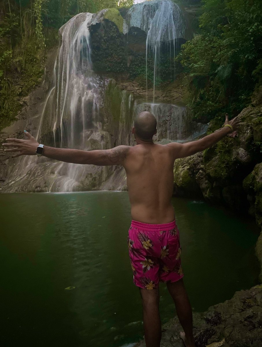 RicanRodTV's tweet photo. Definitely doesn’t look like trash 🗑️ to me 💕 🇵🇷 #PuertoRico 🏝️ #PuertoRicoSeRespeta #WEPAAAAA https://t.co/AEm9Mzu93V