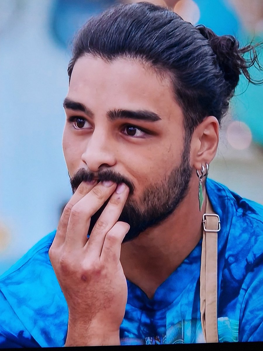 mindofrkive's tweet image. Dylan with a Palestine earring on Channel 4 #GBBO I know big brother is shaking rn