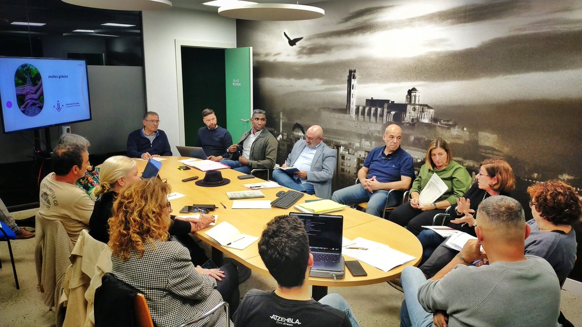FonsCatalàCooperació (@fonscatala) on Twitter photo El director del Fons Català <a href="/davidminoves/">David Minoves</a> participa al Consell de Cooperació de <a href="/paerialleida/">Ajuntament de Lleida</a> que aprova els projectes de la convocatòria de <a href="/AreaCoopLleida/">Regidoria de Cooperació Lleida</a> avaluats per <a href="/UdL_info/">Universitat de Lleida (UdL)</a> i on s'informa de la campanya 🎬#passemalaccio07 El director del Fons Català <a href="/davidminoves/">David Minoves</a> participa al Consell de Cooperació de <a href="/paerialleida/">Ajuntament de Lleida</a> que aprova els projectes de la convocatòria de <a href="/AreaCoopLleida/">Regidoria de Cooperació Lleida</a> avaluats per <a href="/UdL_info/">Universitat de Lleida (UdL)</a> i on s'informa de la campanya 🎬#passemalaccio07