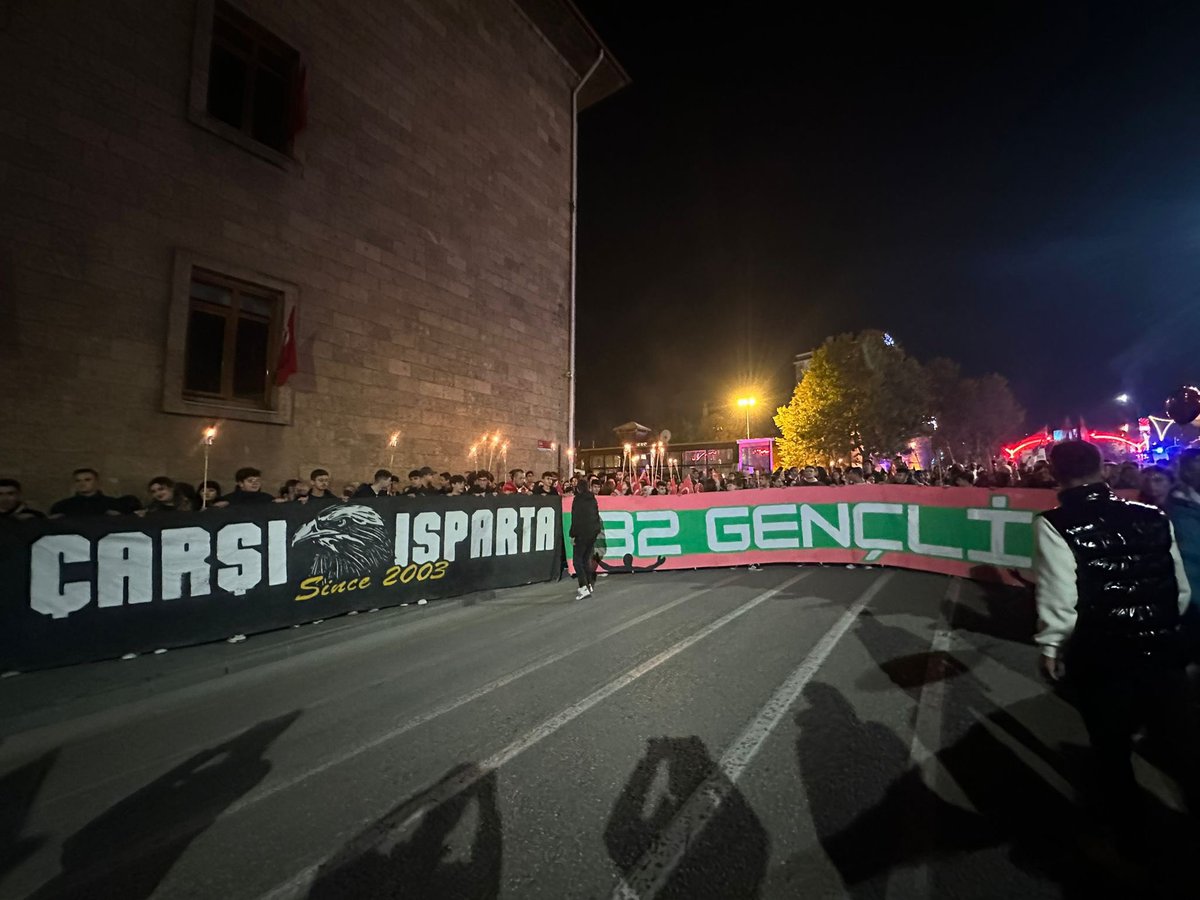 carsi_32's tweet photo. BEŞİKTAŞ ISPARTA CUMHURİYET İÇİN DİMDİK AYAKTA ! 

Cumhuriyetimizin 101. yılını kutlamak için fener alayındaydık. Bize katılan tüm dostlarımızı teşekkürü borç biliriz.

🇹🇷 NE MUTLU TÜRK’ÜM DİYENE 🇹🇷 https://t.co/znhbcsyGYG