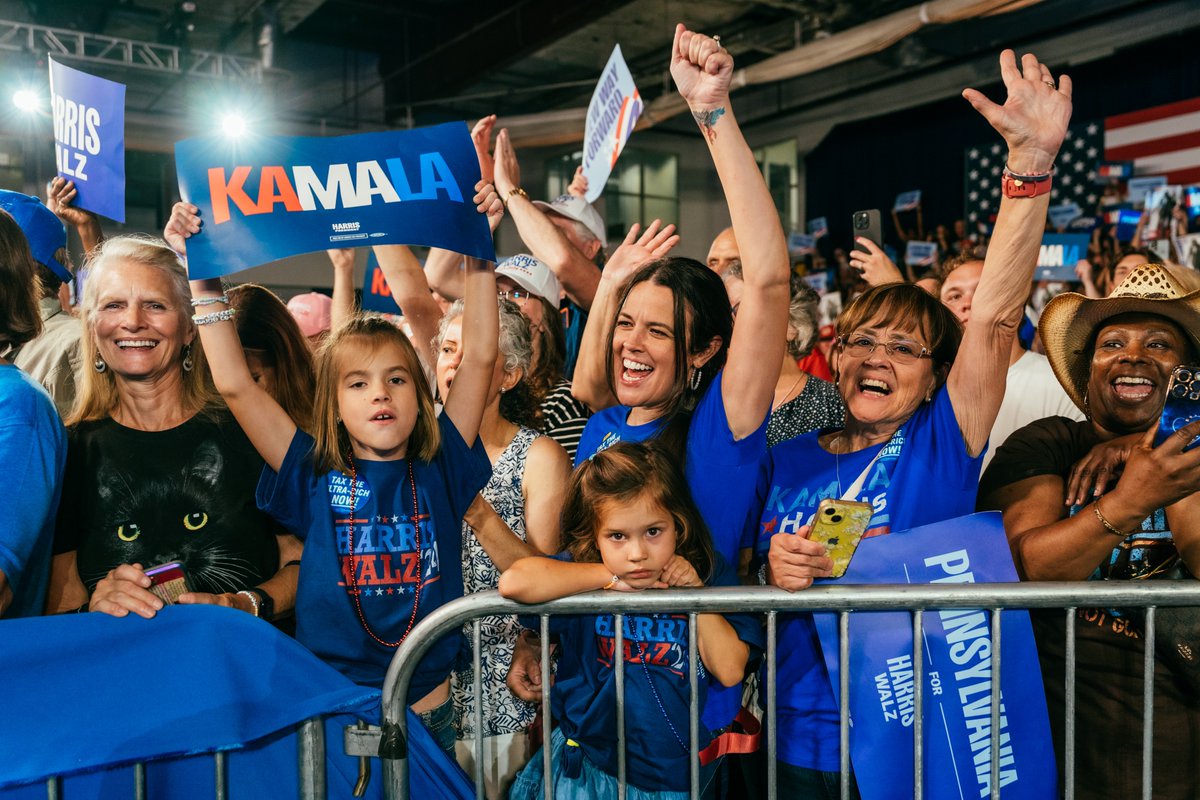 KamalaHarris's tweet photo. Generations of Americans before us have led the fight for freedom. 

Now, the baton is in our hands. 

https://t.co/MKvOQGgN2t https://t.co/pCQQH2pK9x