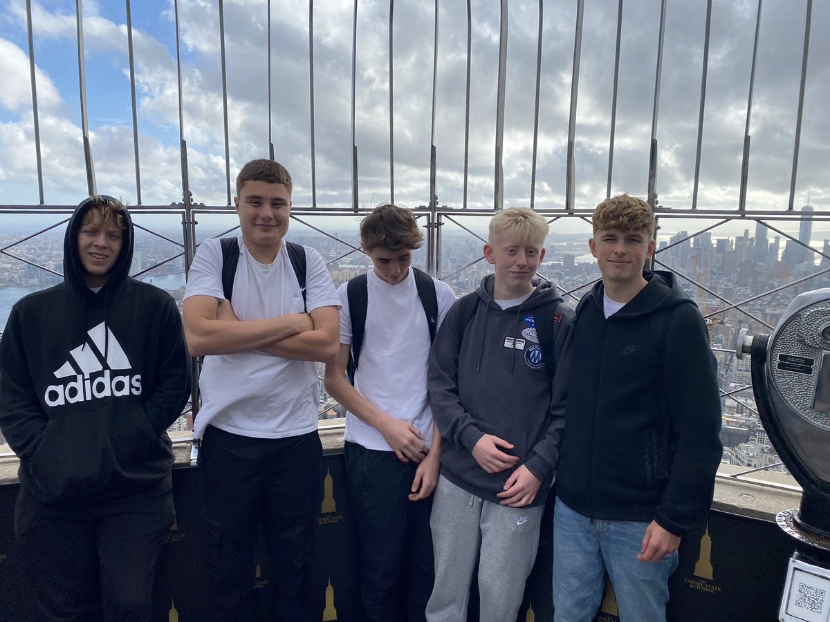 HBKGeog's tweet photo. #HBKGeogontour at the Empire State Building https://t.co/yWQWvkDwu2