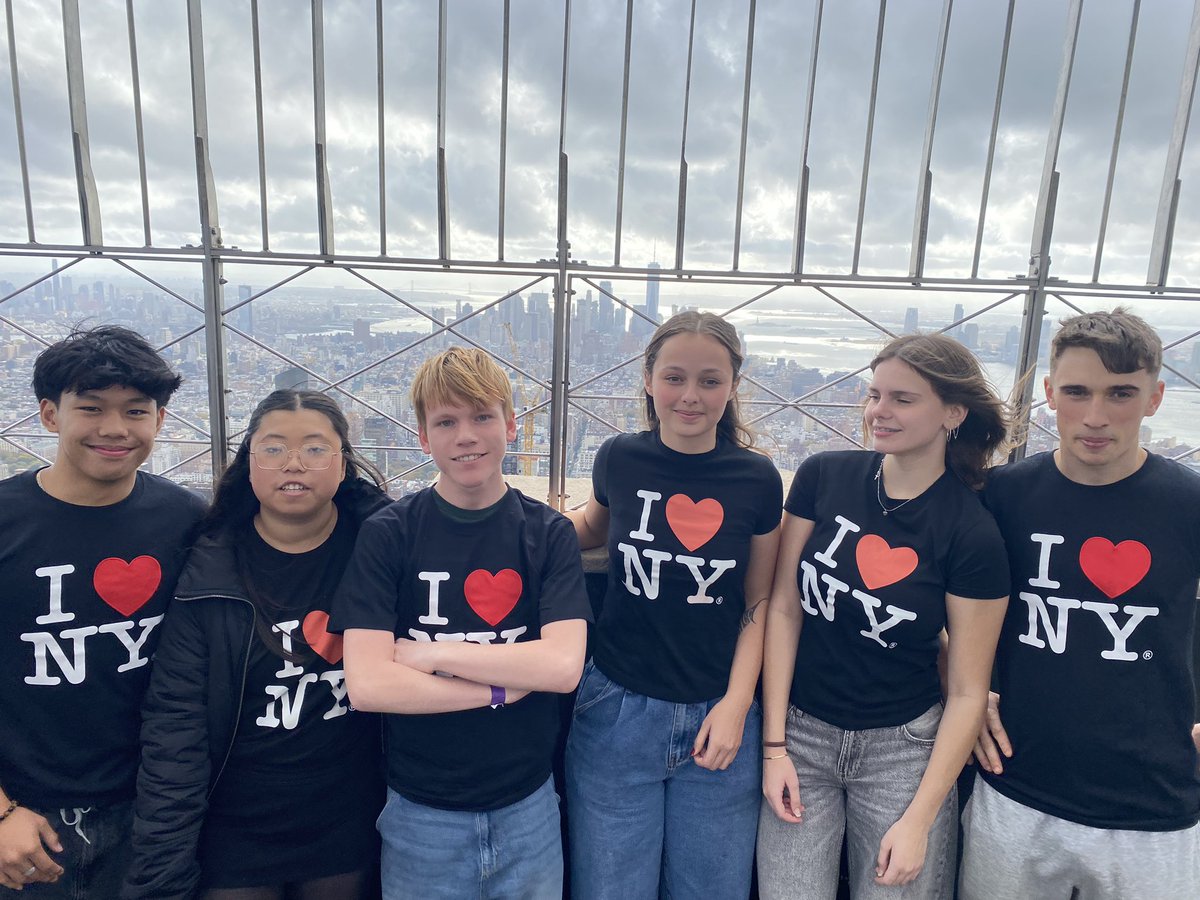HBKGeog's tweet photo. #HBKGeogontour at the Empire State Building https://t.co/yWQWvkDwu2