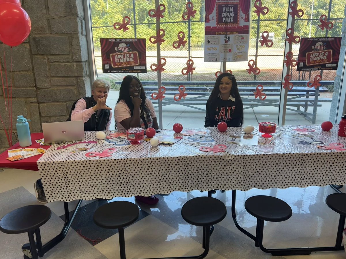 MrEdwardsELA's tweet photo. Today’s Red Table Talk was amazing. Our counselors rocked it. https://t.co/HBu2tzWOuh