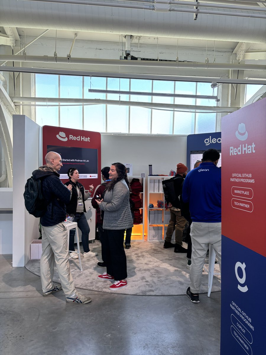 cedricclyburn's tweet image. Goooood morning here from beautiful San Francisco at #GitHubUniverse representing @RedHat and our open source developer tools like @Podman_io and more!