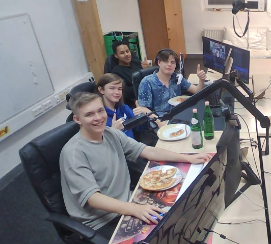 MartisWRLD_TTV's tweet photo. 🚨 XXL LAN WINCHALLENGE!!!! 🚨 3 Tage durch yaaaaaaaa 🚨 https://t.co/38OtMAYTT0
#twitch #lan #winchallenge #geil https://t.co/ZYi7F4uKqk