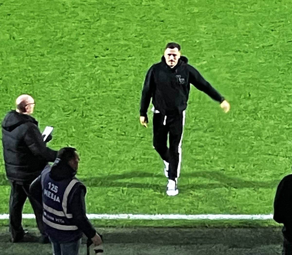 Got great reception ⁦<a href="/MarcIles/">Marc Iles</a>⁩ ⁦<a href="/TheJackDearden/">Jack Dearden</a>⁩ from ⁦<a href="/StockportCounty/">Stockport County</a>⁩ fans 😀