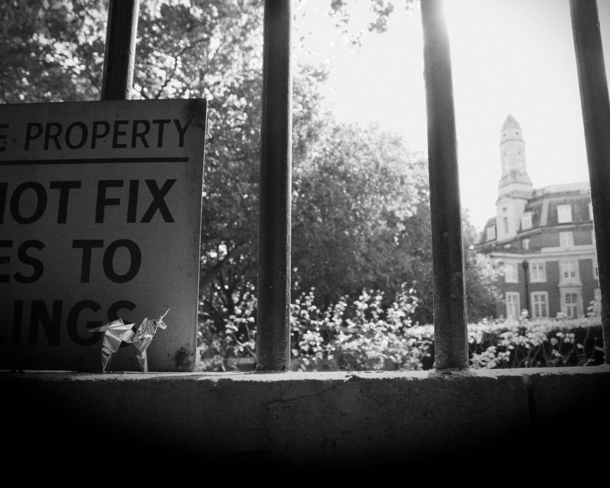 LondonLumantics's tweet photo. Property Fix #streetphotography #urbanphotography #origami #unicorns #hiddeninplainsight #hiddenart #differentperspective #streetartphotography #streetart #londonlife #london https://t.co/yuEGm7WAxT