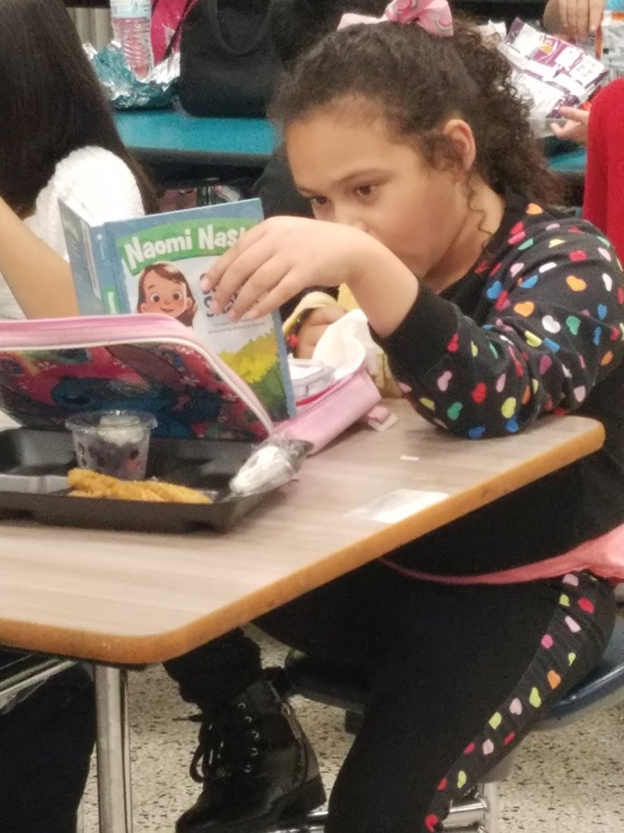 JasmineHaverly2's tweet photo. I caught this Stallion reading one of our library books and enjoying her lunch.  📚 🥗 https://t.co/QU8vupSkKo