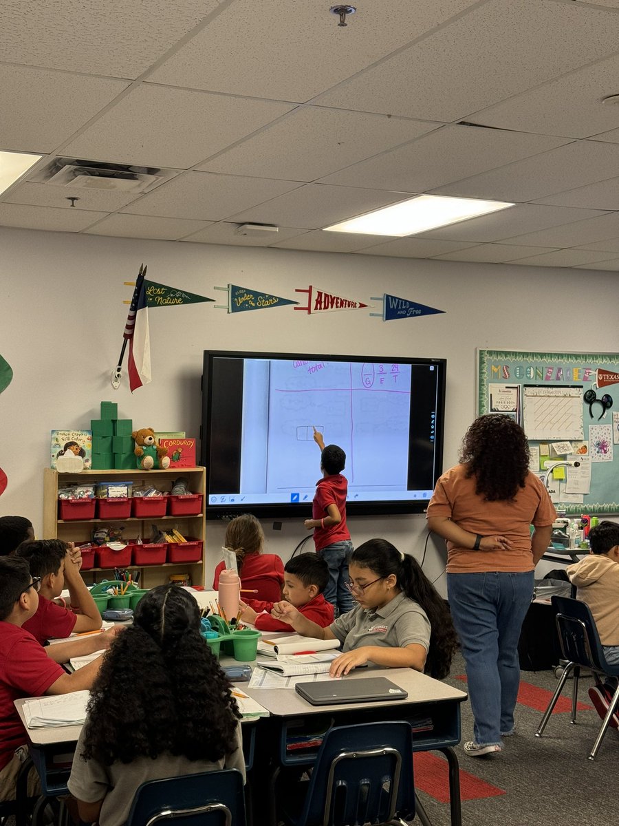 VPAA_SWPS's tweet image. 👏 Shoutout to our amazing math teacher Ms. L. Gonzalez! Her students were fully immersed, using supports and referencing anchor charts to tackle problems with confidence. Seeing them use these tools to break down the steps was incredible! #BlueJaysLead #MathMagic