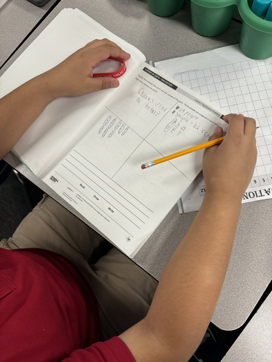 VPAA_SWPS's tweet image. 👏 Shoutout to our amazing math teacher Ms. L. Gonzalez! Her students were fully immersed, using supports and referencing anchor charts to tackle problems with confidence. Seeing them use these tools to break down the steps was incredible! #BlueJaysLead #MathMagic
