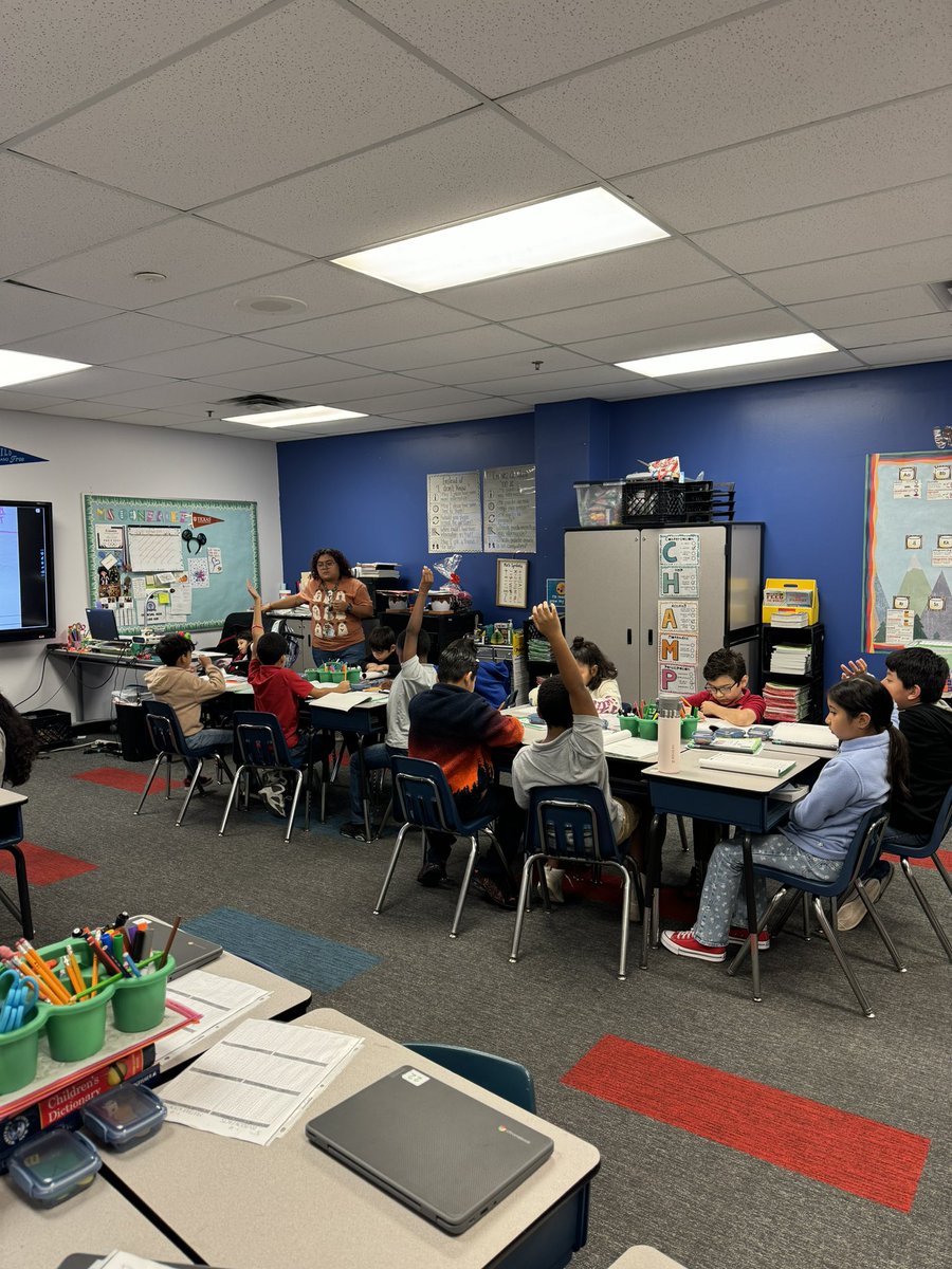 VPAA_SWPS's tweet image. 👏 Shoutout to our amazing math teacher Ms. L. Gonzalez! Her students were fully immersed, using supports and referencing anchor charts to tackle problems with confidence. Seeing them use these tools to break down the steps was incredible! #BlueJaysLead #MathMagic
