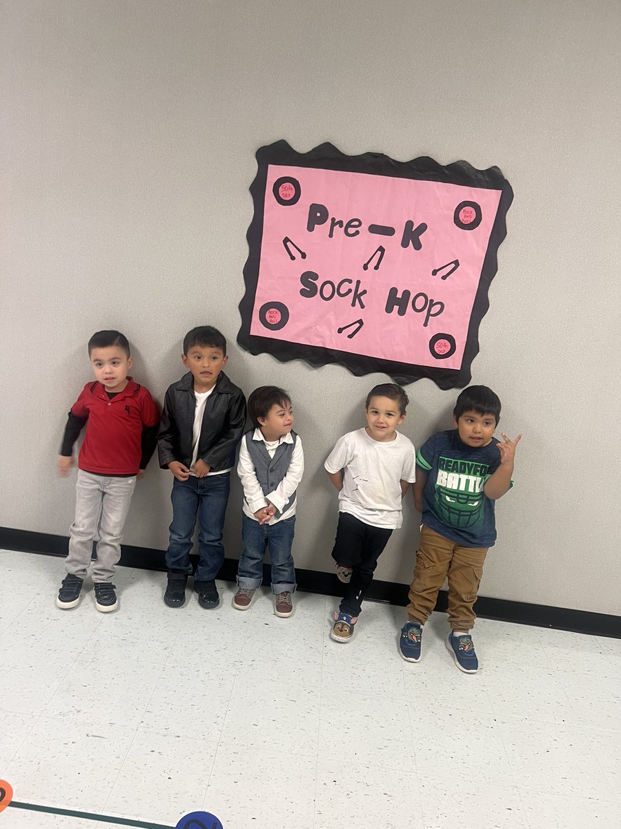 MarquitiaH's tweet photo. We had fun celebrating 50 days of school! @AldineISD @aldinesped @GarciaLeza_AISD #50daysofschool https://t.co/hBeKa0q3Bs