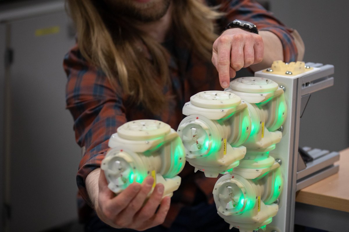 We are seeking to recruit a person to study towards a PhD on the topic of modular robots with energy- and force-awareness (ca. &gt;50k EUR salary a year). Application deadline: 11 Nov 2024 career.tu-darmstadt.de/HPv3.Jobs/TU-D… #robotics #phd