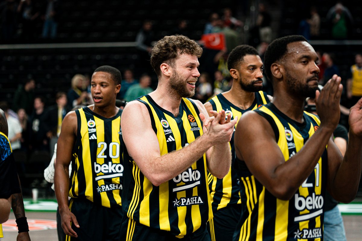 Fenerbahce's tweet photo. 3’te 3! 💪 ✅ 

@fbkadinbasket
@fbbasketbol
@fbvoleybol https://t.co/TvkOAfyBn6