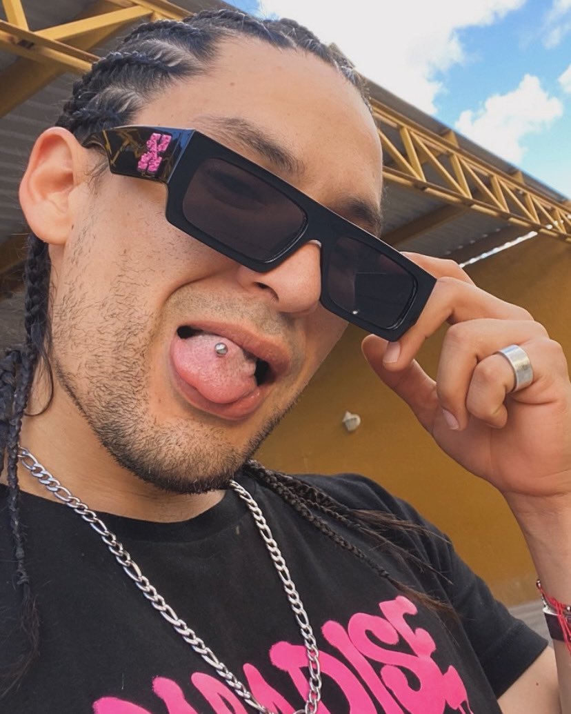 ShunoEle's tweet image. Como me mama traer trenzas alvrg