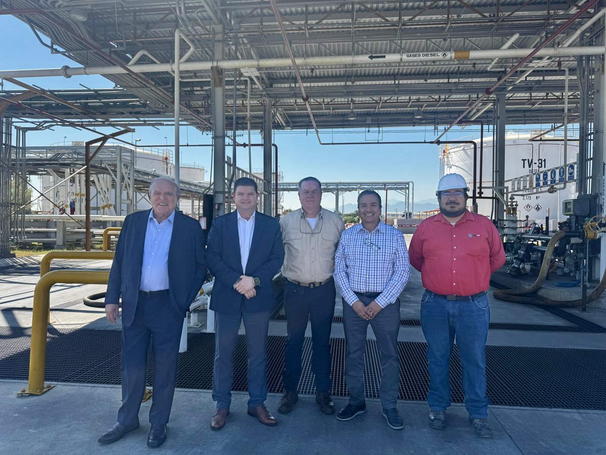 ConacenMX's tweet photo. CONACEN avanzó en su agenda de colaboración junto al @ClusterEner_NL, compartiendo la visión de cooperación en su desayuno mensual de socios.

La agenda incluyó una visita a Grupo Energéticos (Energex) y una reunión con el director de la Agencia de Energías Renovables de NL. https://t.co/bMQaMWp9Xi