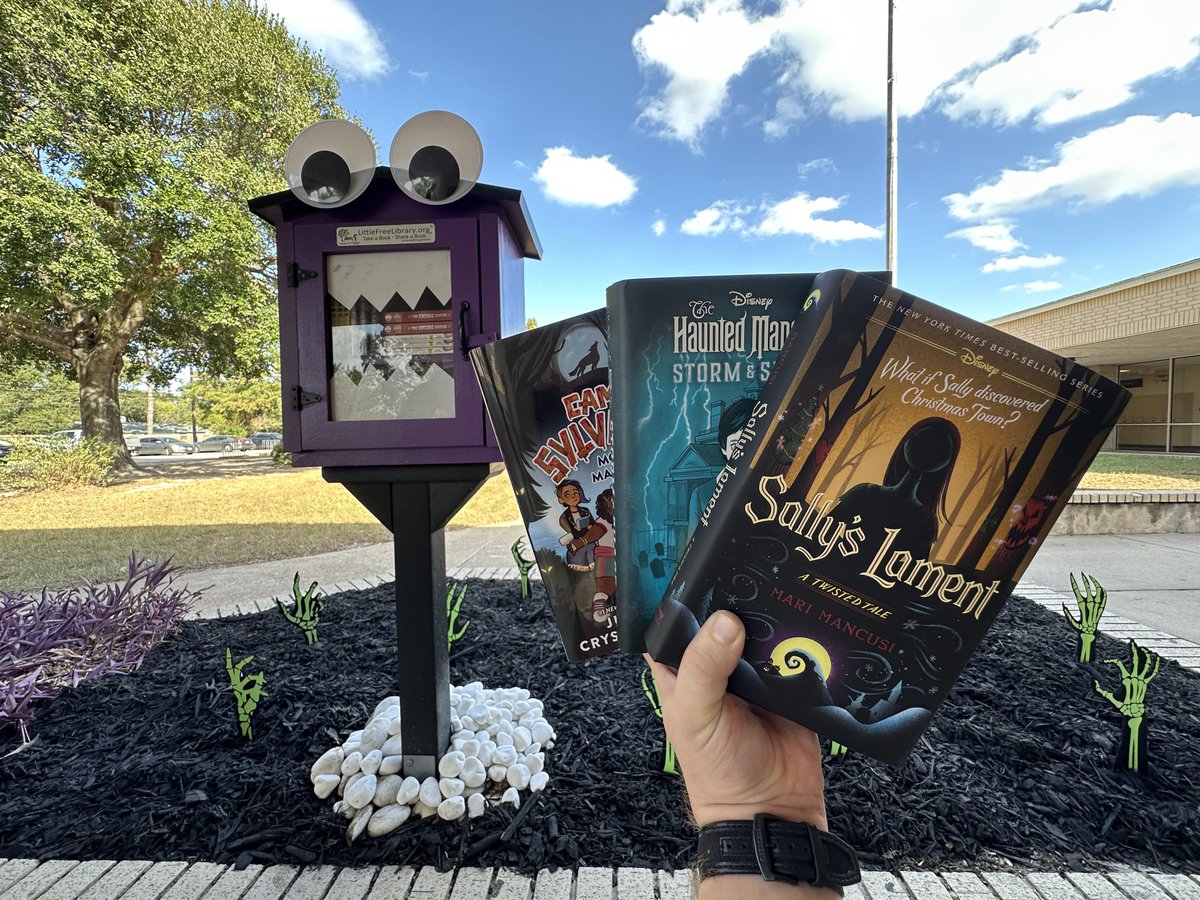 SCHALLEReading's tweet photo. Little Free Library #115991 is ready for Halloween! Spooky books have been added to the box, but watch your ankles while trying to take them out! 🧟‍♂️ @LtlFreeLibrary @aldinelibraries https://t.co/VDuKf9CX7l