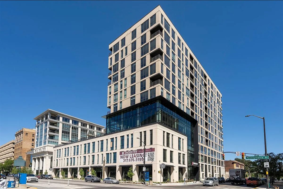 DoorCrystal's tweet image. Crystal Windows supplied 1,346 of our energy-efficient window and door units to the stunning 13-story Industry Indianapolis building—a luxurious mixed-use development in downtown Indianapolis. 🏙️

Visit the link in our bio for the full story!

#CrystalWindows