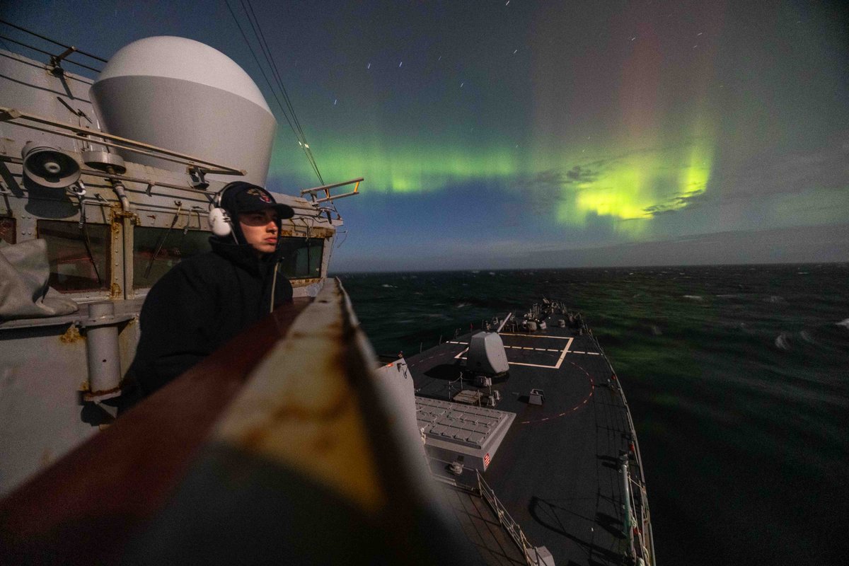 USNavy's tweet photo. #USNavyPhotosoftheDay:
1️⃣ #USSStout transits Norwegian Sea @USNavyEurope
2️⃣ @GW_CVN73 #VERTREP in Pacific Ocean
3️⃣ @USSHARRYSTRUMAN #FLTOPS during @NATO_MARCOM #NeptuneStrike
4️⃣ Adm. Steve Koehler @USPacificFleet visits @ROK_Navy in Busan, South Korea
👉 https://t.co/aZddB6hxYf https://t.co/hIE3wlbVG1