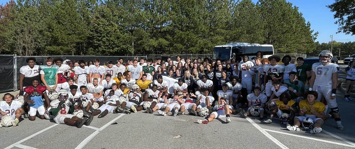 HawksSB's tweet photo. The Lady Hawks are on their way.  Community wide support today.  

See you at 3 PM tomorrow, Field 5 • South Commons.

Thank you all!
@MCFootballCoach @MillCreekGBB https://t.co/fGgDo17kwW