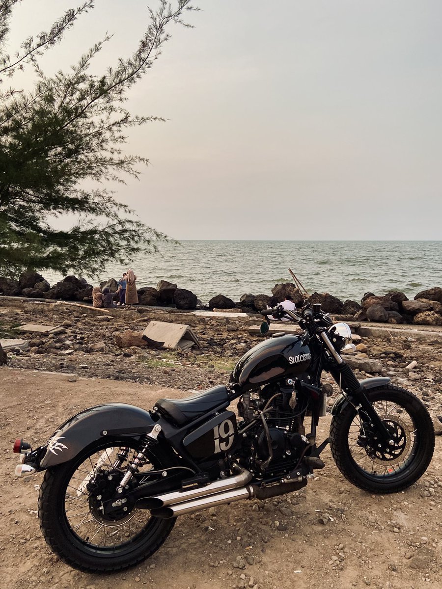 alhamdulillah hasil kerja setaun di XXI, bisa kebeli ni motor cash🥹🫶🏻 *wlopun nahan” gak fomo😿