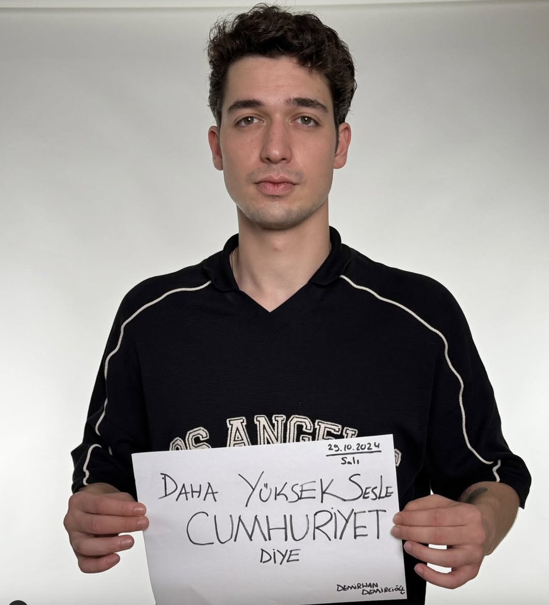 demirhan demircioğlu ekşi sözlük yazarlarının sorularını yanıtladı.

eksisozluk.com/demirhan-demir…