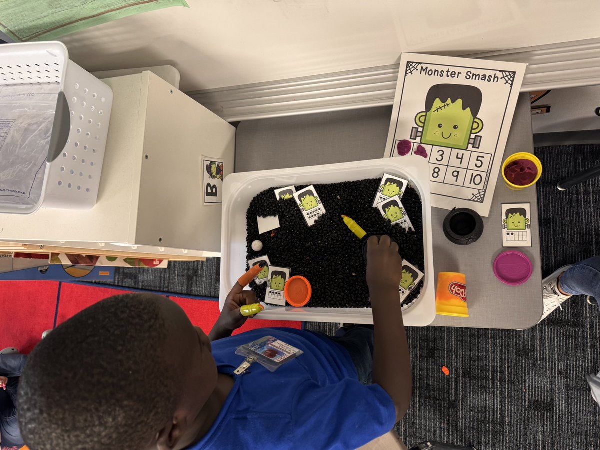 🦊So many FOX-tastic things happening at RCFE <a href="/FaldynFoxes/">Faldyn Elementary</a> 🙌🏼Staff loved the Claim it, Name it, Explain it board!! Ask me more about this great idea 💡 &amp; SG is working and rolling !! Check out that sensory math station!