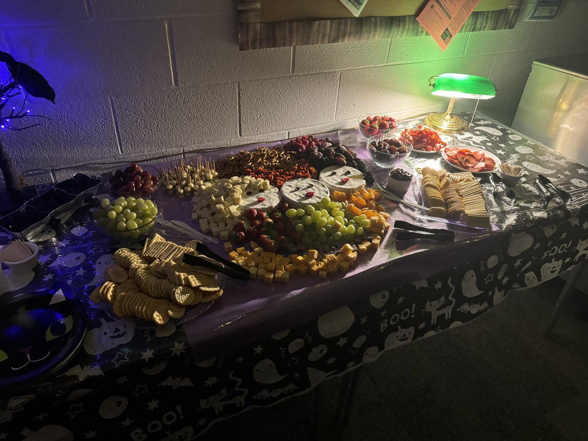 Bence_EDU's tweet photo. What deliciousness is this? Enormous thanks to @MarkGranado2 and #sraDaniel @NewTechCoppell for the astounding #TreatYourselfTuesday! You fed our bodies, minds, and souls! #nthclegacy https://t.co/iyLihZQofa