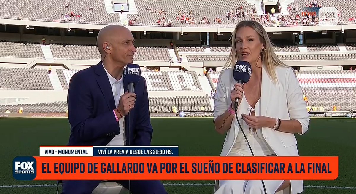 FOXSportsArg's tweet photo. #LIBERTADORESxFoxSports | Vivimos la previa de River-Atlético Mineiro: @ramapantorotto y @catubonadeo ya están en el Monumental. 

Viví la Copa CONMEBOL Libertadores por la pantalla de Fox Sports. https://t.co/Iqz9g8WdNz