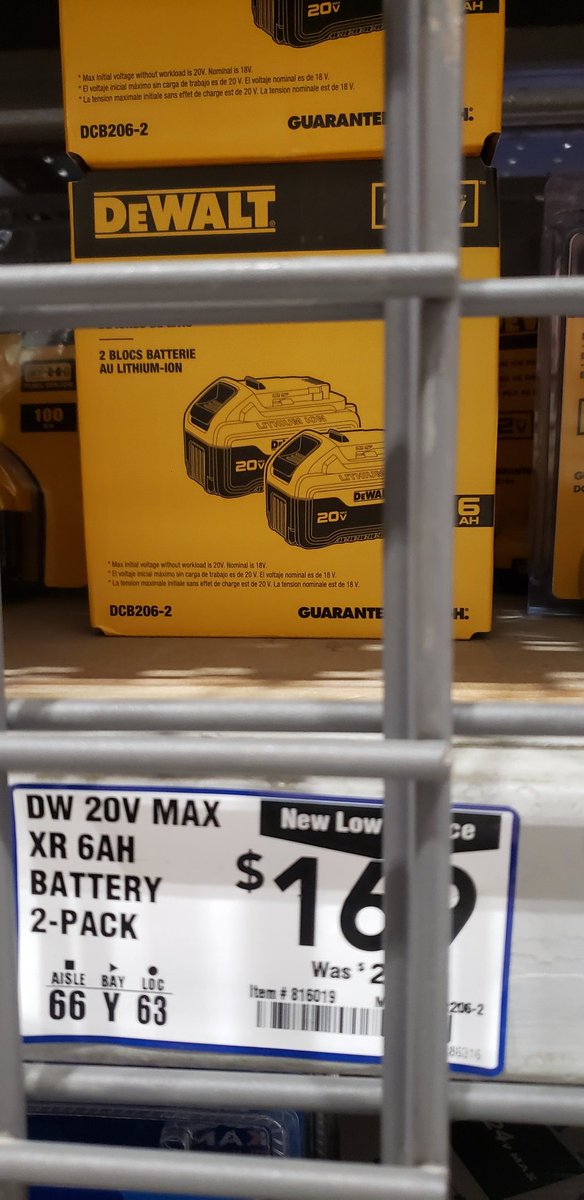 GeorgeTheAngry's tweet photo. Hey, @Lowes :
This tag CLEARLY says this price is for the 6ah XR battery.  The battery you're offering with the deal is NOT. Your Terre Haute manager said "too bad."  Bait and switch much? https://t.co/GSkgQB10Of