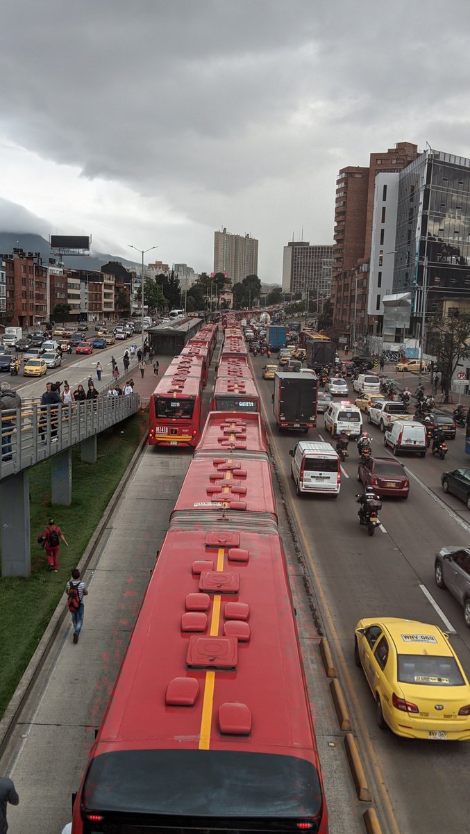 criscamargop's tweet photo. Te odio Transmilenio, te odio NQS https://t.co/MVr5sMpH0s