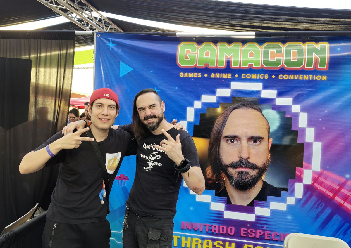DanVLB's tweet photo. Con el buen @El_Thrash tirando rostro en la pasada edición de #Gamacon Team @LevelUPcom https://t.co/eYNZCCMPpP