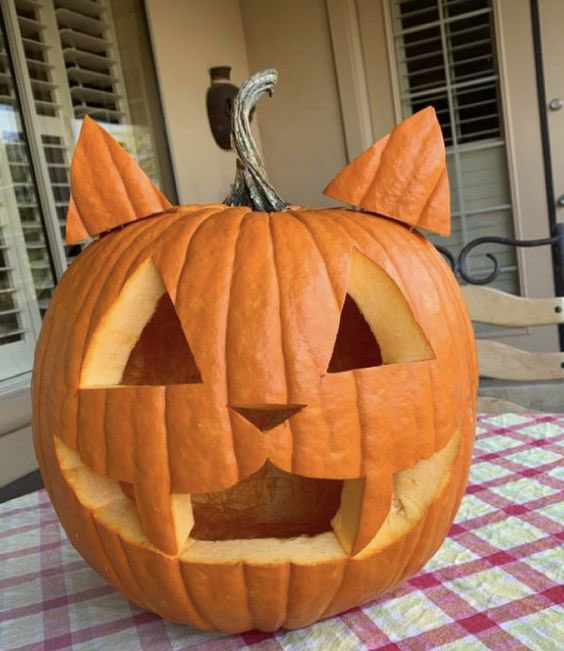 M00NSHVNE's tweet photo. 🦇 😈 👻 [event poll] 🕯️ 🎃 🕸️ 
MOONSHINE staff carved the pumpkins, therefore let’s find out which one wins the medal for 1st, 2nd, 3rd place! 

Round two starts now! Please keep on voting! 😈🦇🕯️🎃 https://t.co/iEOfKFbbFC