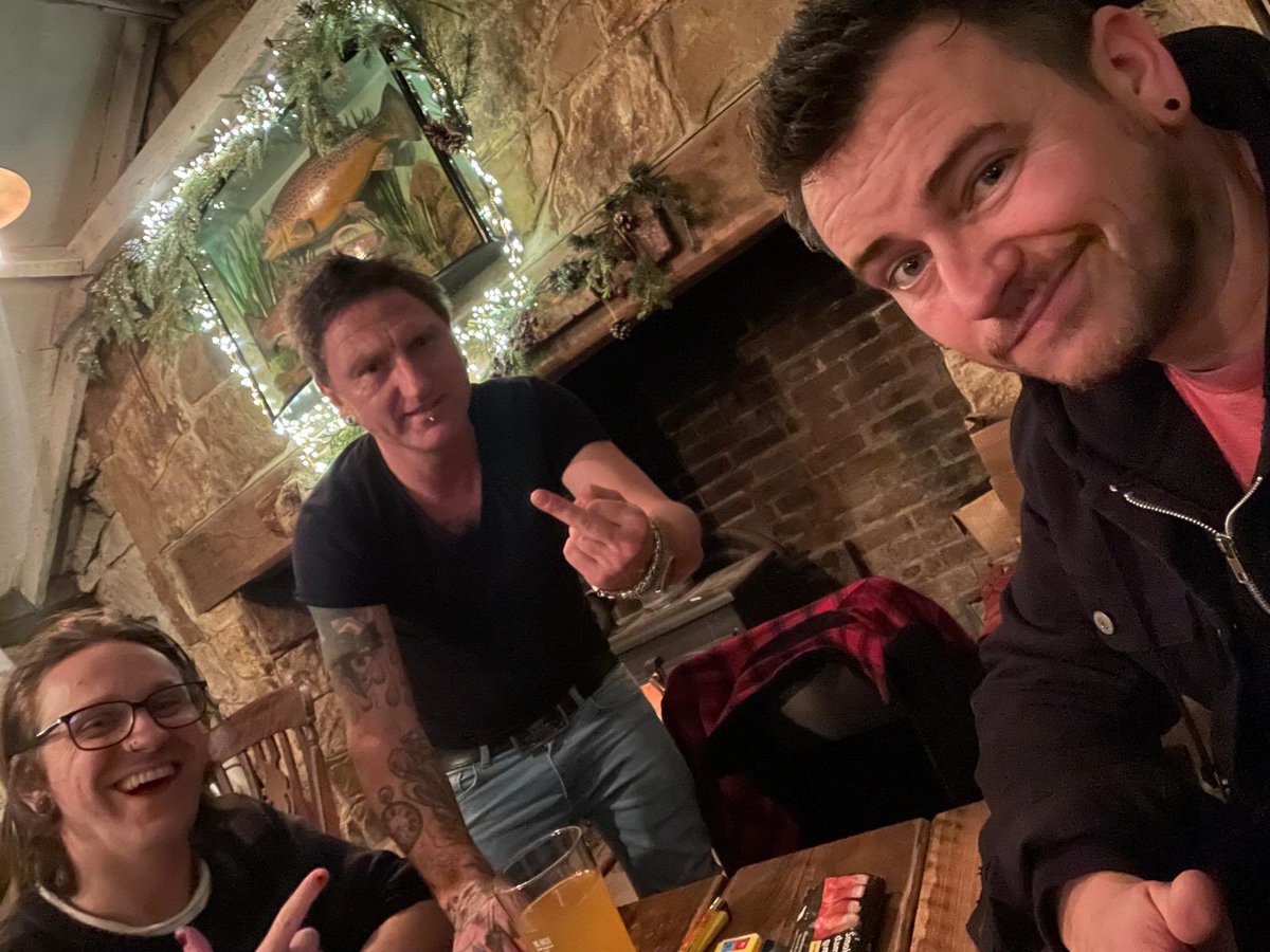 hellfireband's tweet image. We’re at the pub polishing up the last few bits for our show on Thursday, who are we seeing there?👀🤟👻
• 
#livemusic #rockband #gigs #rocknroll #brightonmusic #londonmusic #rockshow #rocknrollshow #sleaze #sleazerock #festival #rockfestival #photoshoot #bandphotoshoot #sexwee