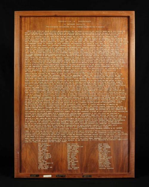 Ford_Library's tweet photo. #OTD in 1975, 10 members of Girl Scout Troop #208 from Richland Center, WI, presented a version of the Declaration of Independence, spelled out entirely in alphabet noodles on a walnut plaque, to President Ford. It took 60 hours to arrange more than 8,000 noodles! NAID 45644269 https://t.co/UlqCsQGGw4