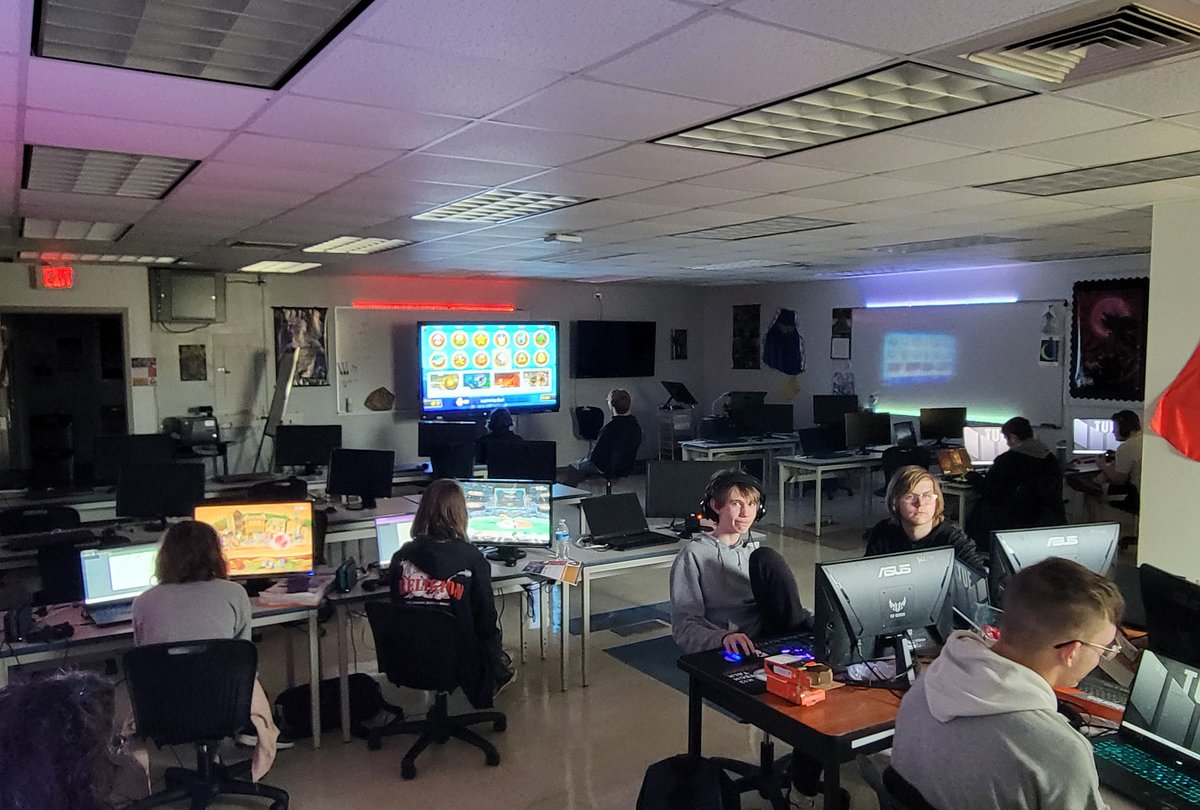 Aurora and Ezra are up in the final week of the MOSEF JV Smash Solos season! Also in the lab are Overwatch players in their final week of practices, and Mario Kart and Apex getting started for winter 🤩