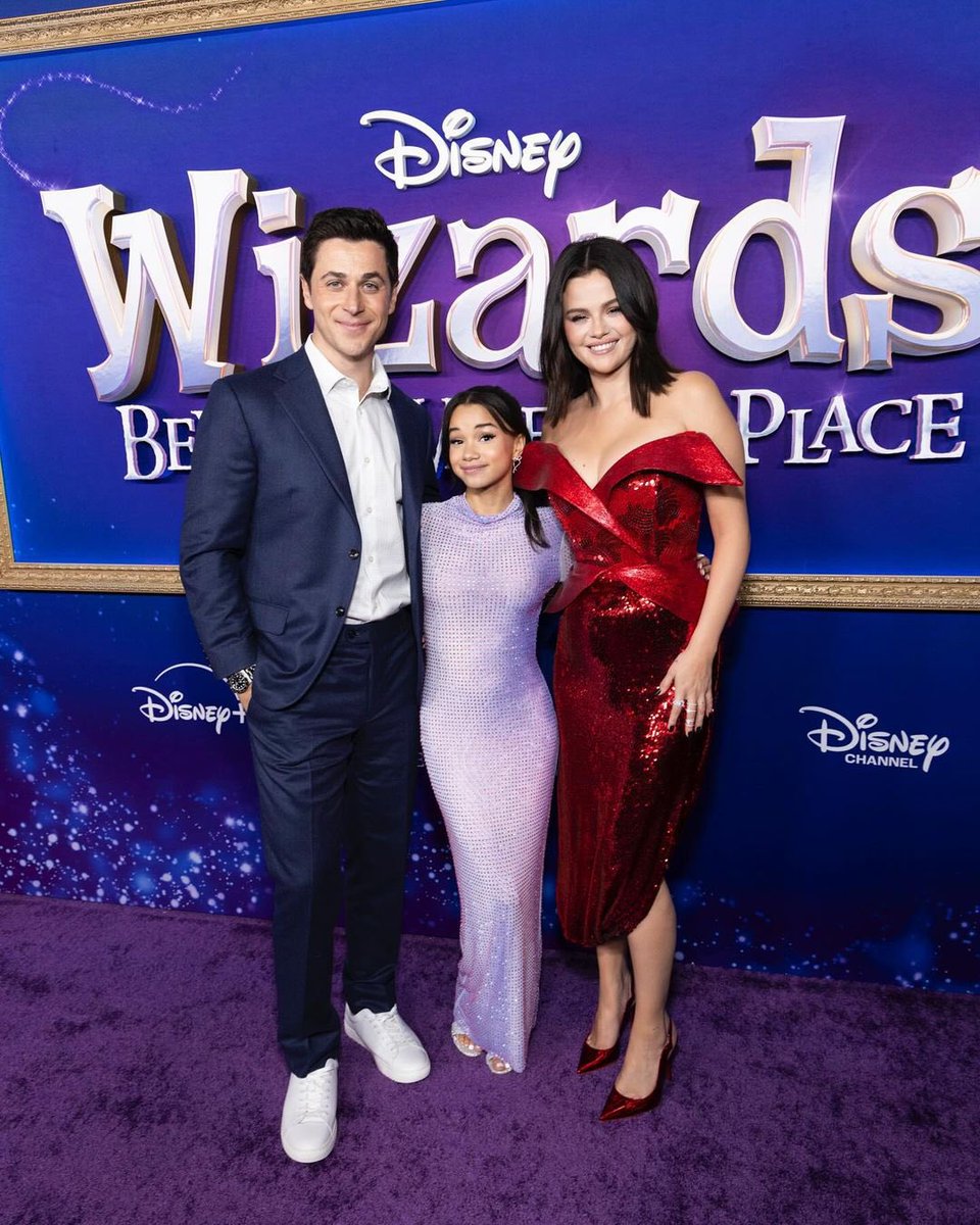 SelenaFanClub's tweet photo. Selena looking magical at the Wizards Beyond Waverly Place premiere! Watch the first episode along with us on @disneychannel tonight at 8pm ET / 5pm PT 💜🪄 #WizardsBeyond https://t.co/GEZfDq5agl