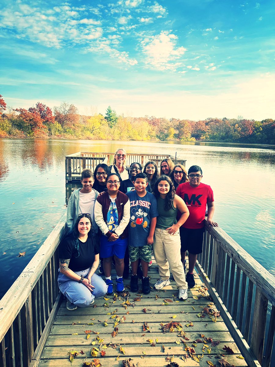 SalyardsClass's tweet photo. We had such a fun time on our field trip to @SunriseLakeOEC today! The weather was ABSOLUTELY GORGEOUS! My students loved the paddle boats, archery, building scarecrows and fishing. Thank you SLOEC staff! 🎣 🍁 🚤 https://t.co/PWSGsWNhzL