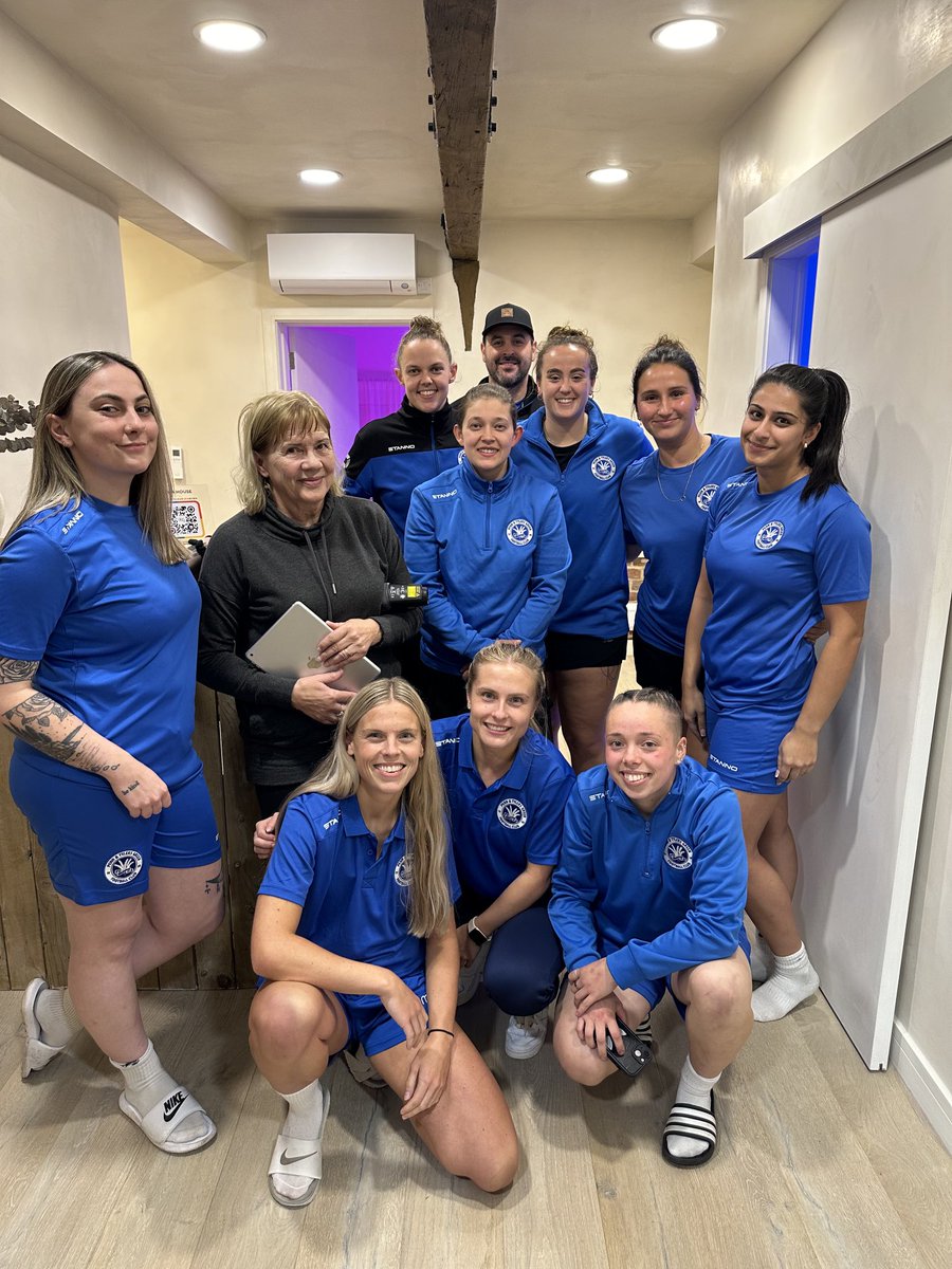 The ladies after their cryotherapy session ⁦<a href="/somahousehealth/">somahousewellness</a>⁩. We thank them for their brilliant sponsorship ahead of our ⁦<a href="/AdobeWFACup/">Adobe Women's FA Cup</a>⁩ match this Sunday. Please check them out. It’s brilliant 💙💙👏👏👍