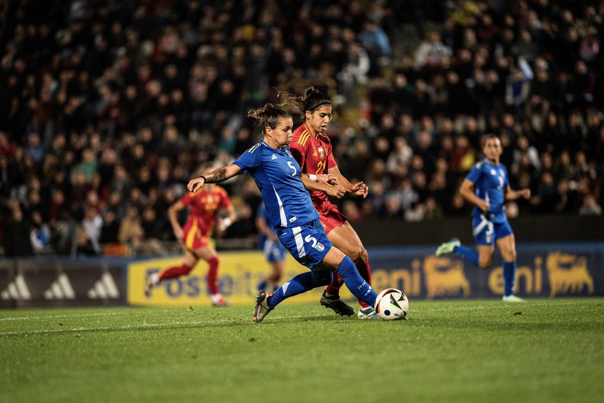 Elena Linari (@elenalinari) on Twitter photo Un pareggio contro le Campionesse del Mondo fatto di sacrificio e disponibilità da parte di tutte.
Ora si torna nel club, ma questa NAZIONALE fa davvero emozionare. #forzaazzurre #ItaliaSpagna 1-1 <a href="/AzzurreFIGC/">Nazionale Femminile di Calcio</a> Un pareggio contro le Campionesse del Mondo fatto di sacrificio e disponibilità da parte di tutte.
Ora si torna nel club, ma questa NAZIONALE fa davvero emozionare. #forzaazzurre #ItaliaSpagna 1-1 <a href="/AzzurreFIGC/">Nazionale Femminile di Calcio</a>