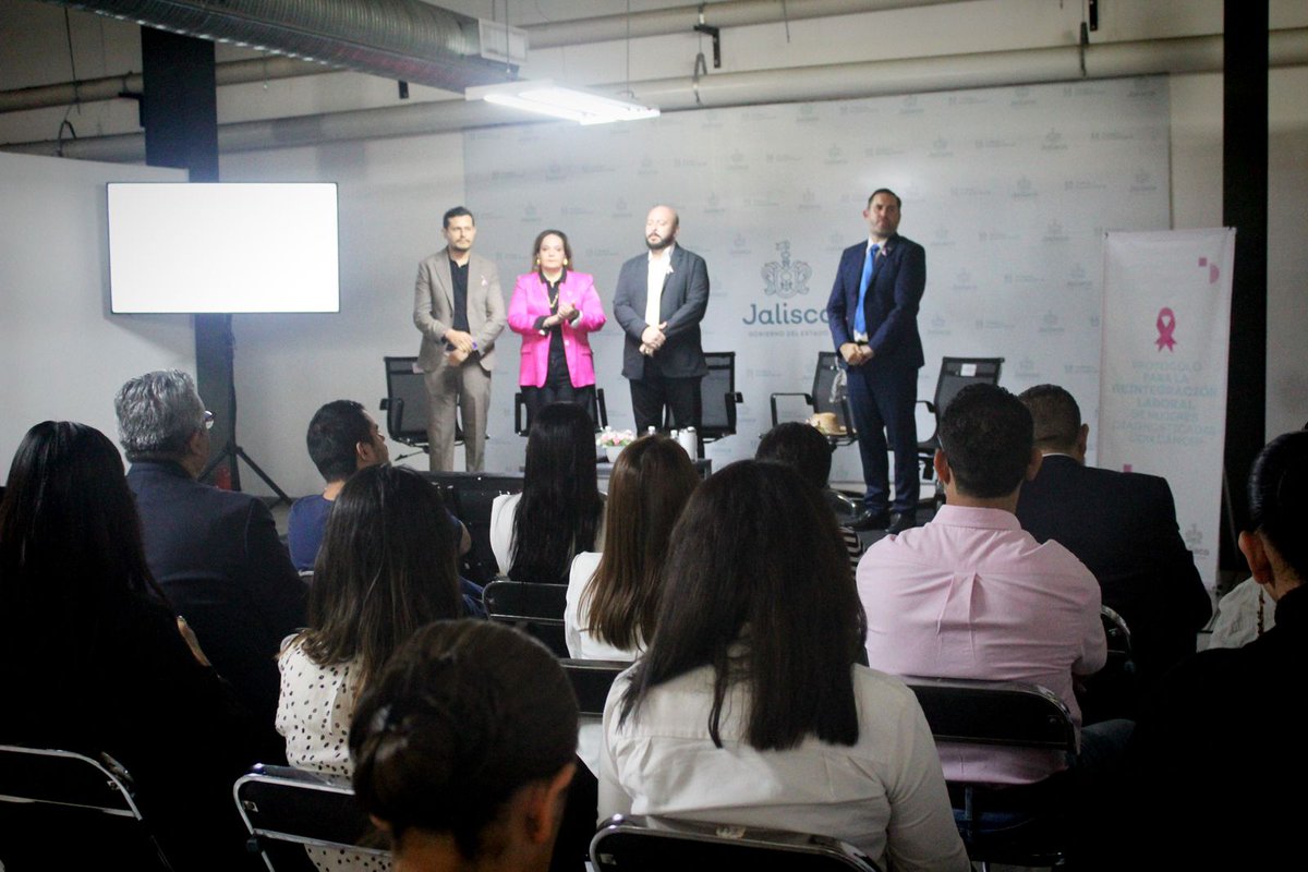 MarcoValerioGDL's tweet photo. Hoy más que nunca promovemos la inclusión laboral por una segunda oportunidad y en apoyo a las mujeres con cáncer. 
Protocolo para la Reintegración Laboral de Mujeres con Cáncer".
https://t.co/SftzuTXZJU https://t.co/0r8O2r6nEa