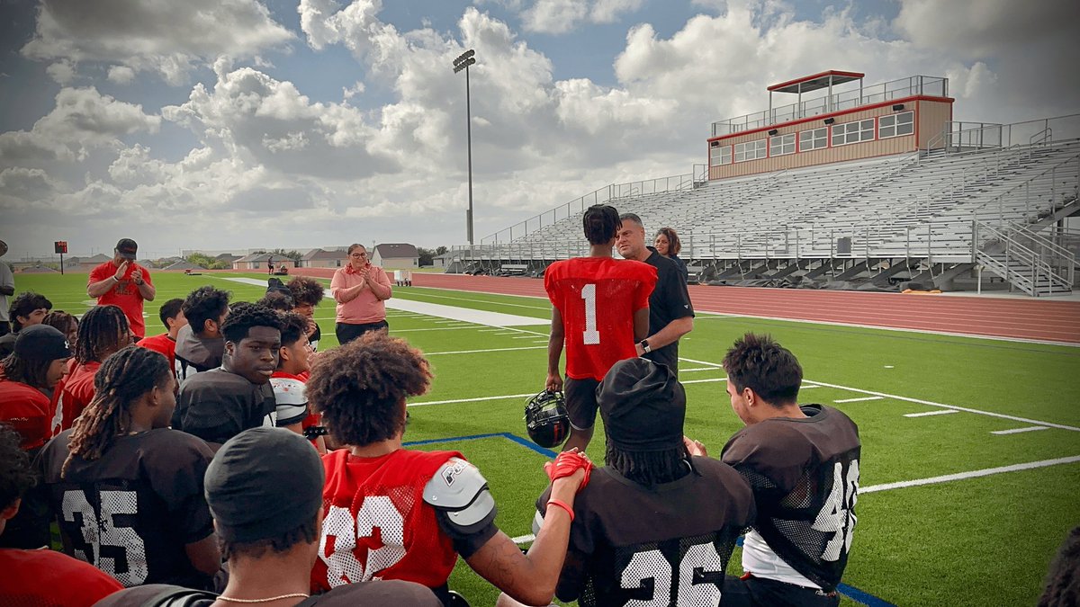 Wagner T-Bird Football (@karenwagnerhsfb) on Twitter photo Congratulations #QB1 <a href="/Cmondy_1/">Charles Mondy</a> for being selected as the Judson ISD Athlete of the Month! 👏👏
<a href="/JISD_ATHLETICS/">Judson ISD Athletics</a>
#T3 #FAW Congratulations #QB1 <a href="/Cmondy_1/">Charles Mondy</a> for being selected as the Judson ISD Athlete of the Month! 👏👏
<a href="/JISD_ATHLETICS/">Judson ISD Athletics</a>
#T3 #FAW