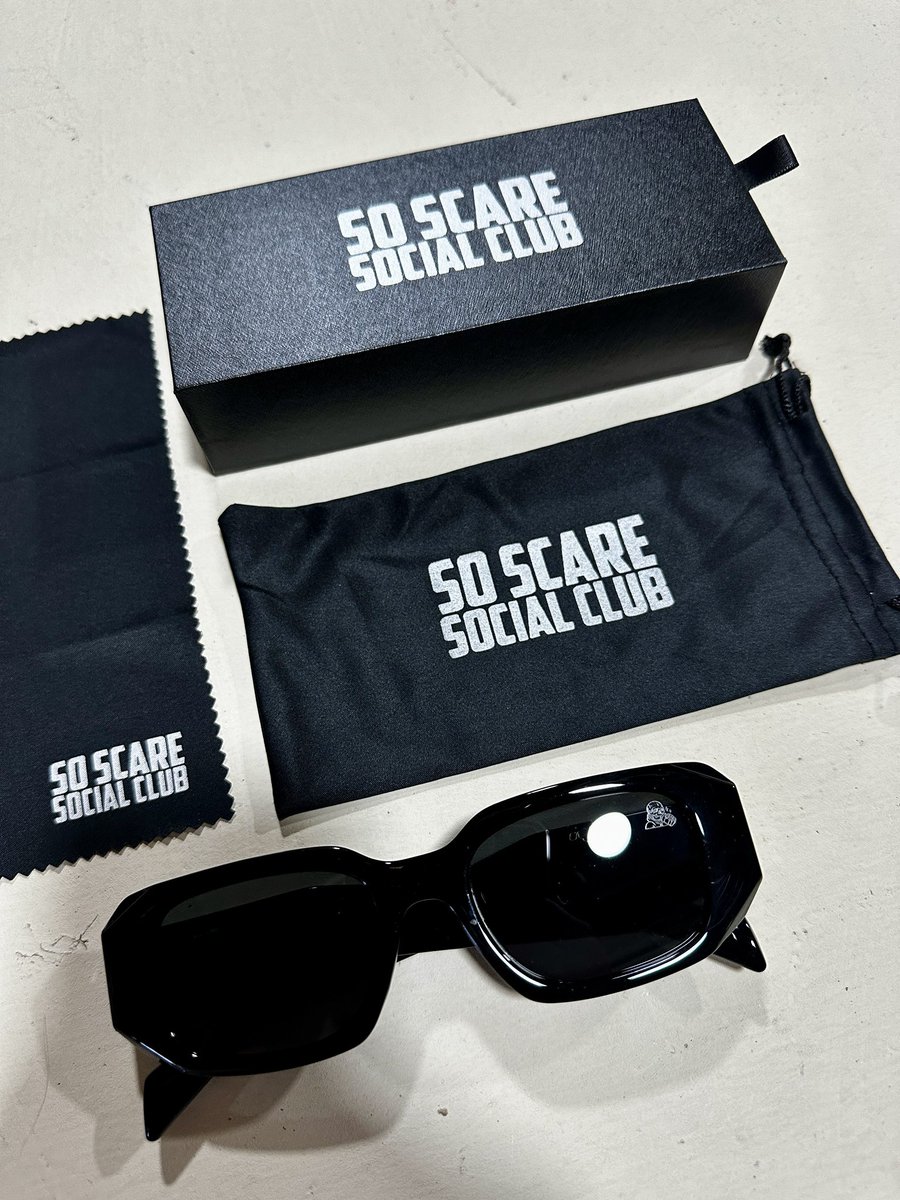 Brandon_Yuen's tweet photo. Retweet and I’ll send one of you a pair of sunglasses for free https://t.co/e7vgSlJm8a