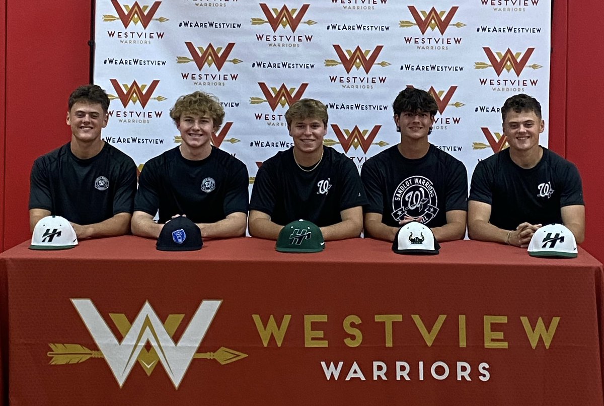 sandlotWARRIORS's tweet photo. Signing Day for these 5! Congrats guys, well deserved! 💪🏽 #together https://t.co/ODRE2mcQyx