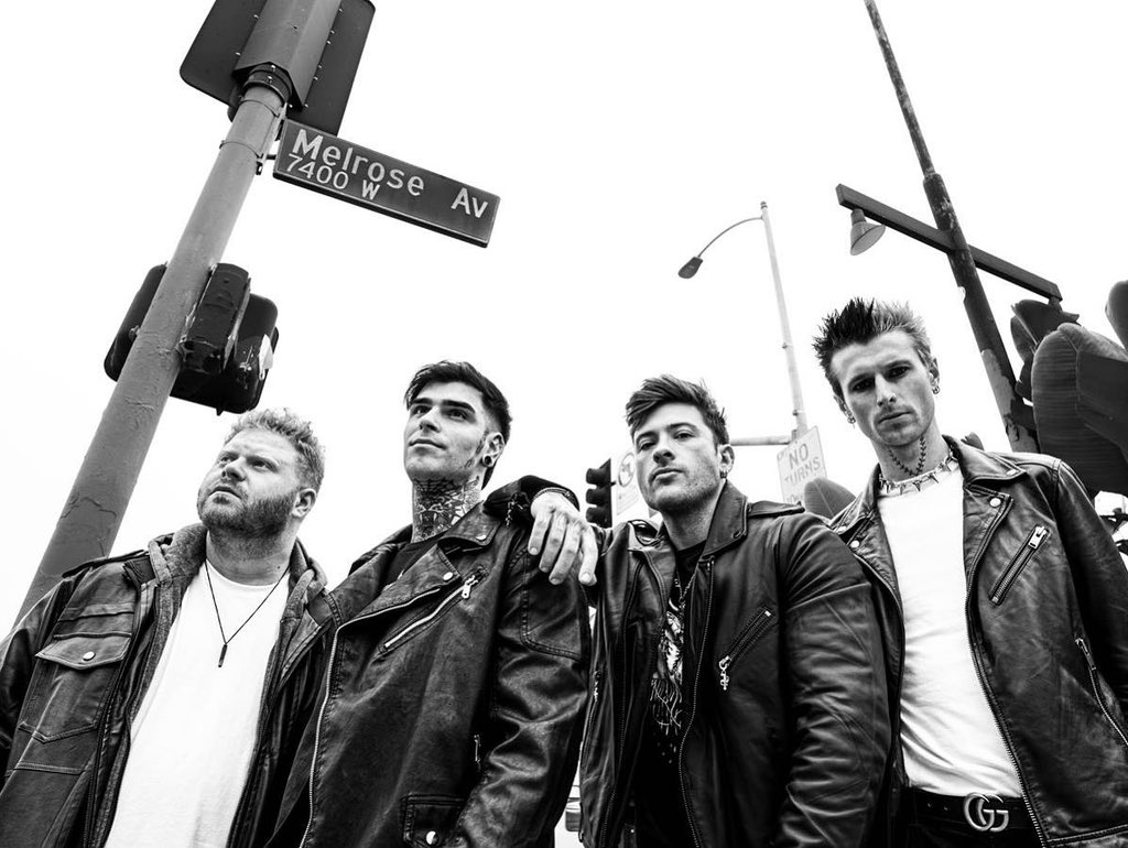 melroseavenue_0's tweet photo. Just waiting for a mate ………. (Aussies will understand)
#bandpics #melroseavenue #badass 📸#shameless_alice #melroseavenueband #viralreelsシ #fyp https://t.co/AcyerjlBRv