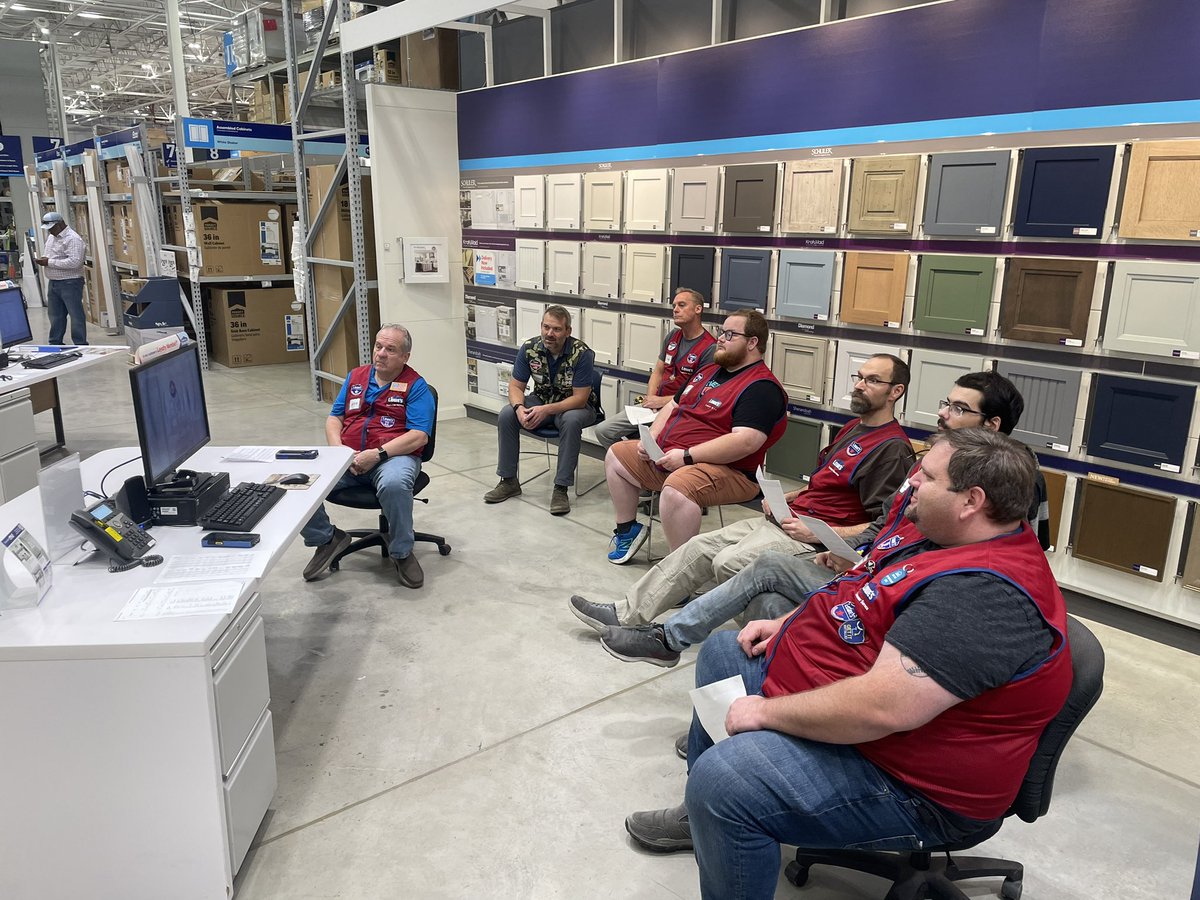 Great Specialty Spotlight today @ #2228 Waynesboro, Pa Lowe’s! The Team is fired up - Hungry to end the quarter strong! I can’t wait to see the upcoming service &amp; sales wins we will be celebrating!!! <a href="/BlueBoxR1/">@BlueBoxR1</a> <a href="/DustinCornell5/">Dustin Cornell</a> <a href="/BenitoKomadina/">Benito.Komadina@Lowes</a>